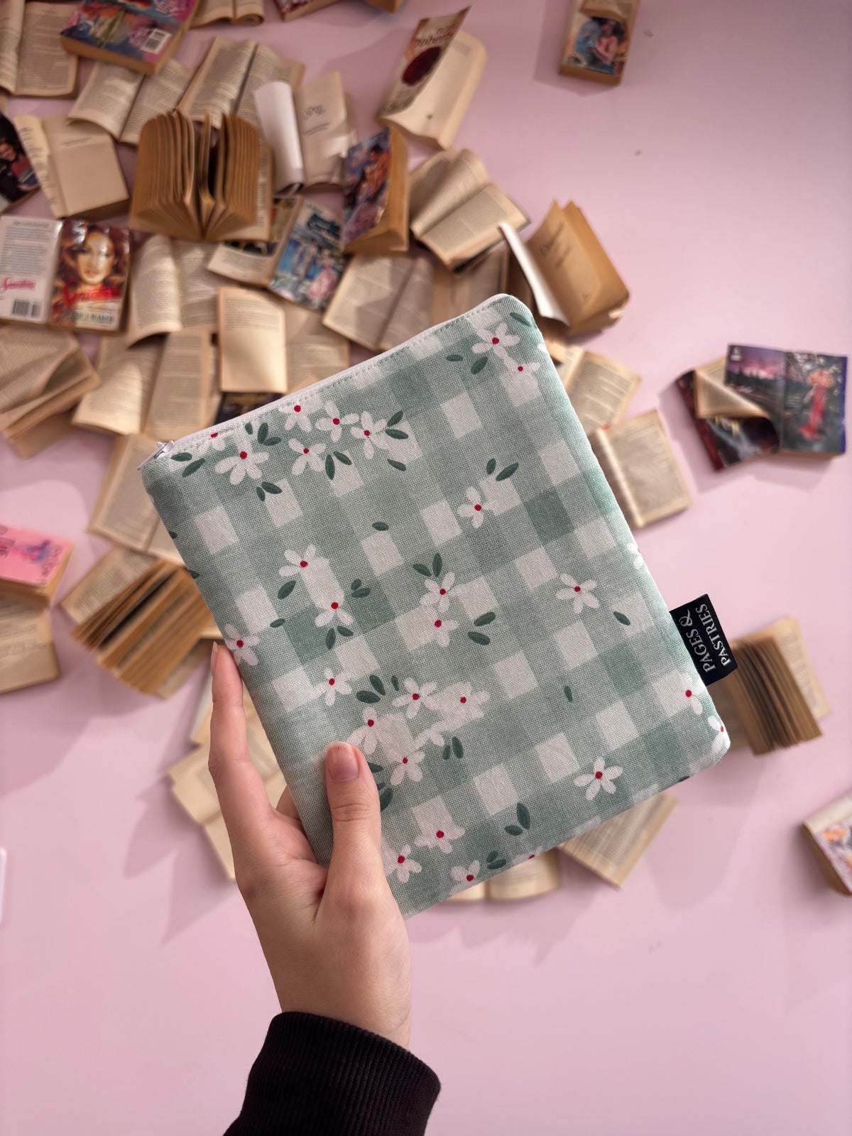 Kindle Pouch | Sage Daisies