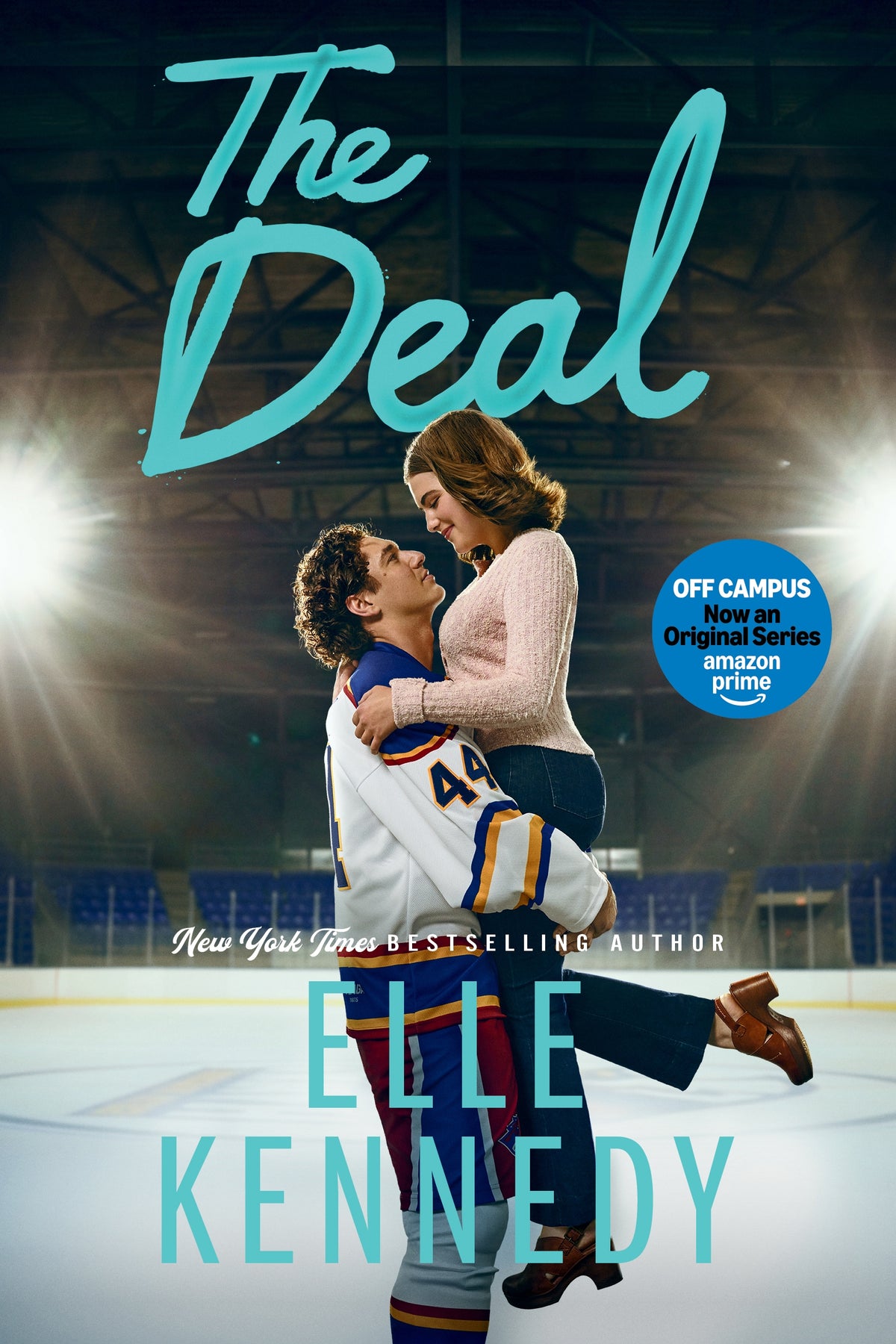 Book cover of 'The Deal' by Elle Kennedy featuring a couple on an ice rink.